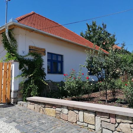 Csenduelo Vendeghaz Apartment Noszvaj Exterior foto