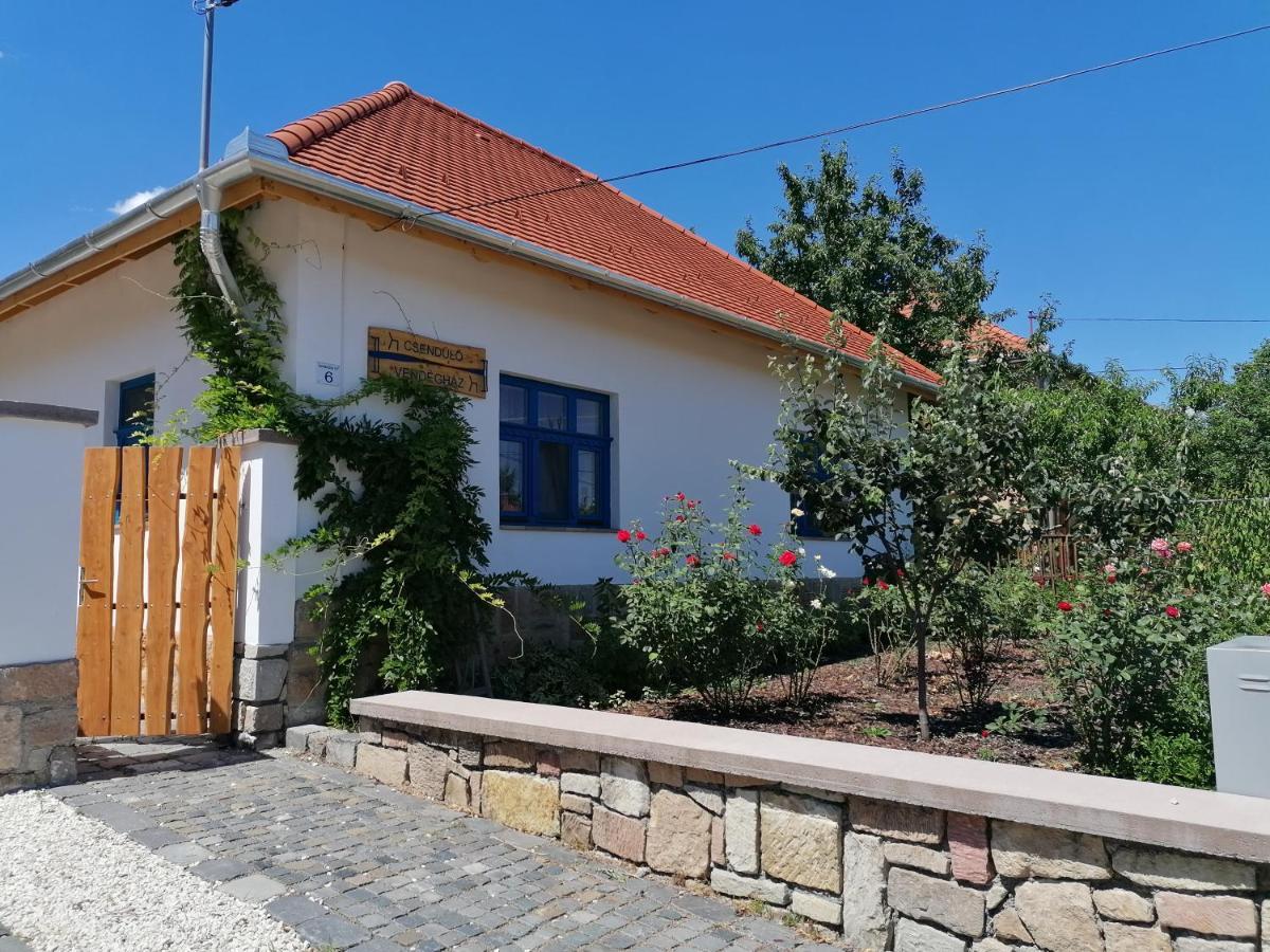 Csenduelo Vendeghaz Apartment Noszvaj Exterior foto