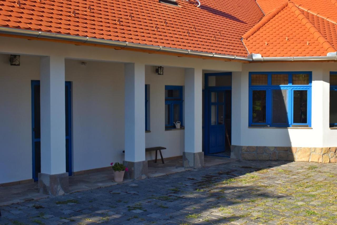 Csenduelo Vendeghaz Apartment Noszvaj Exterior foto